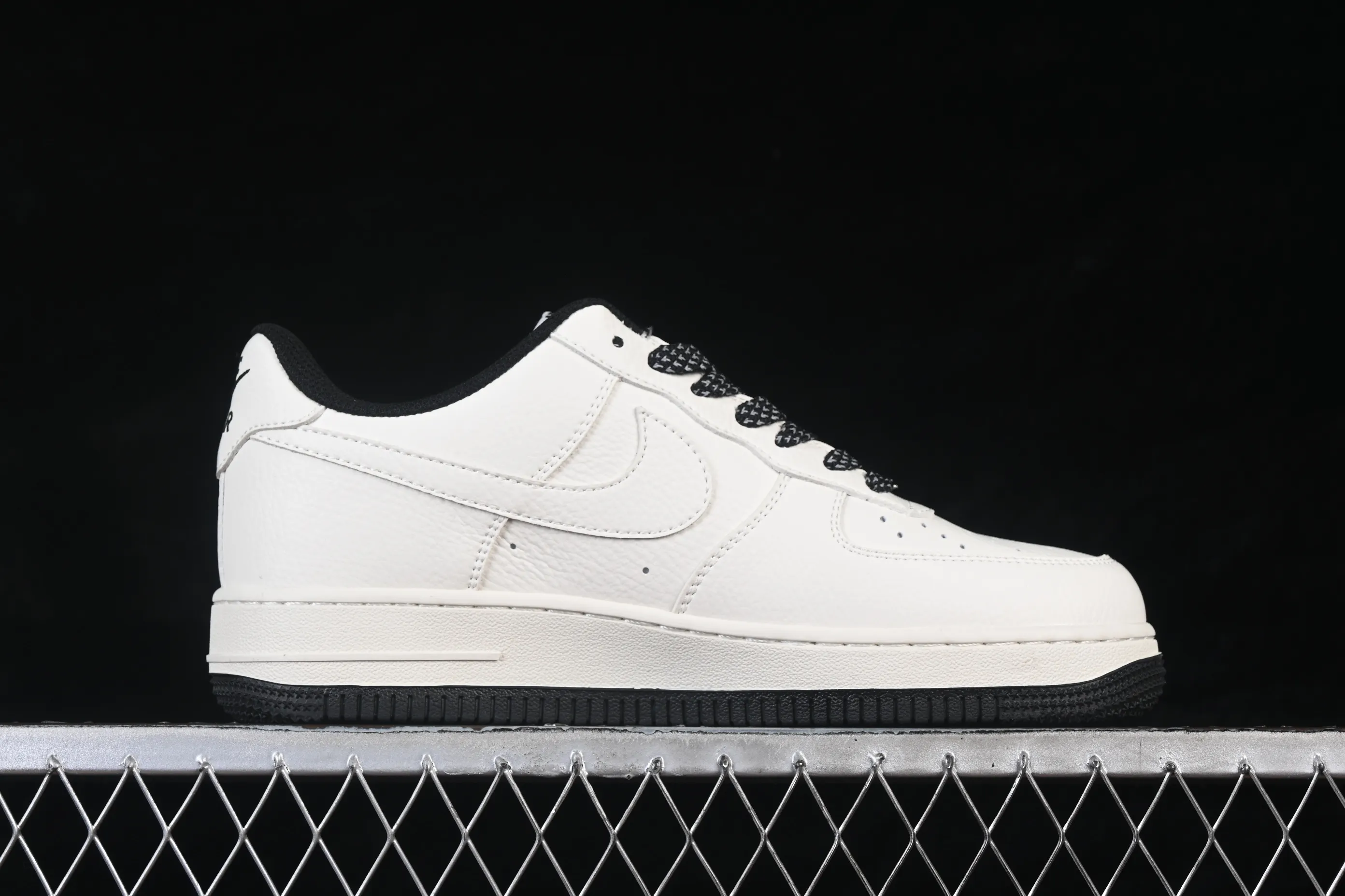 All categories Nk Air Force 1 Air Force series Nk Air Force 1 Low Air Force low-top Nike Air Force 1'07 Low beige black and red contrast Air Force 1 low-top casual sneakers MM3399-813